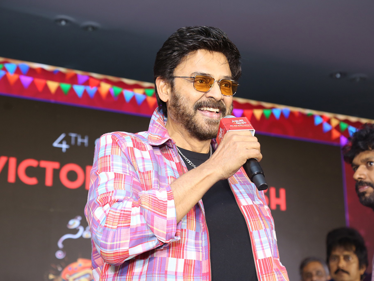 sankranthiki_20Vasthunam_20Success_20Celebration_20Stills_20photos_20goes_20viral_18.jpg 16