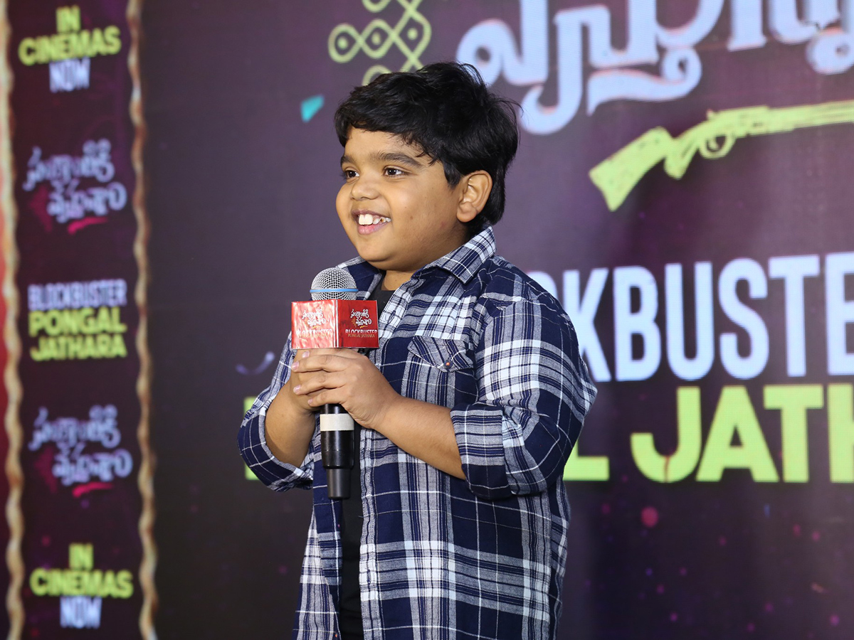sankranthiki_20Vasthunam_20Success_20Celebration_20Stills_20photos_20goes_20viral_21.jpg 19