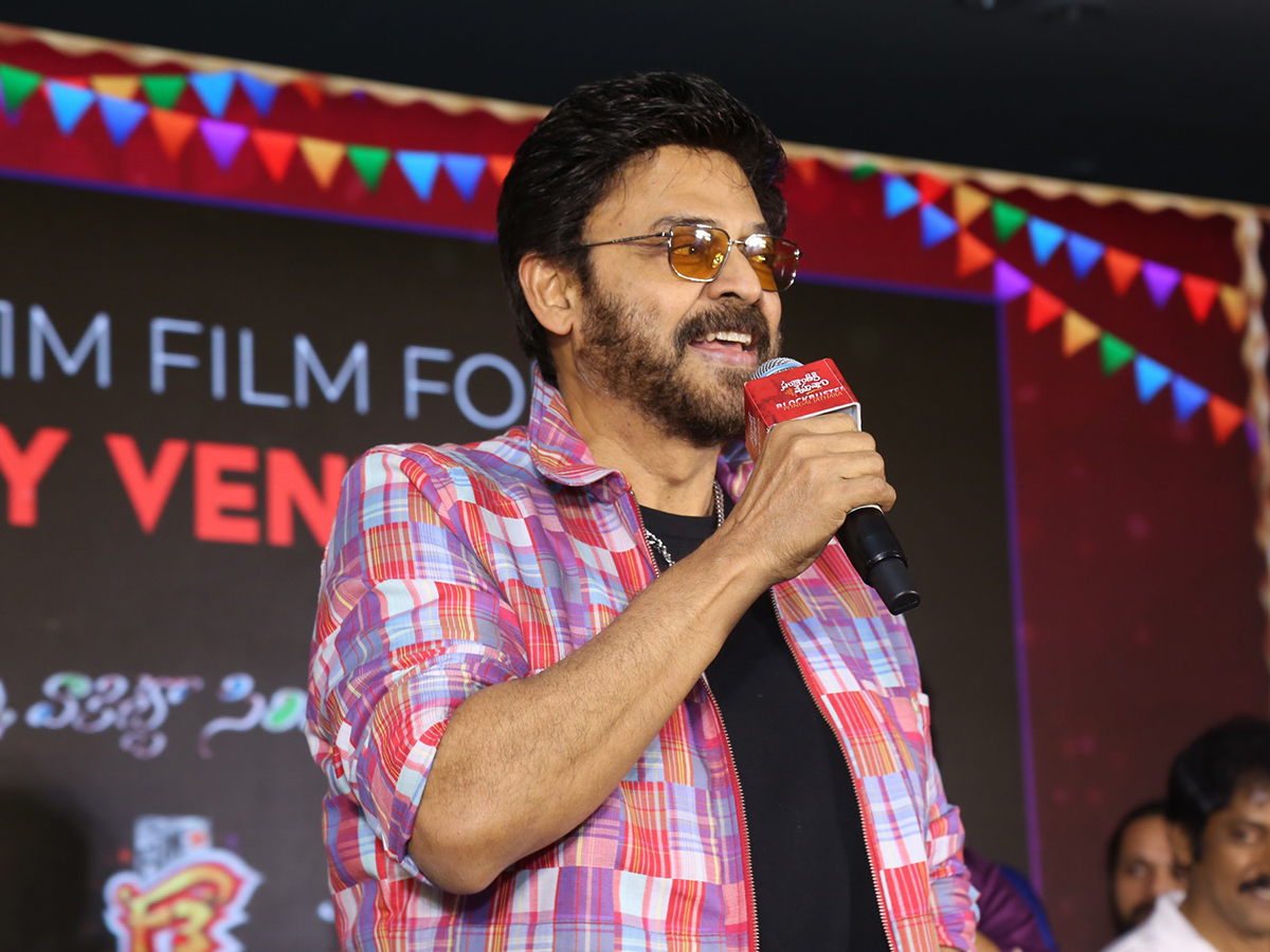 sankranthiki_20Vasthunam_20Success_20Celebration_20Stills_20photos_20goes_20viral_25.jpg 23