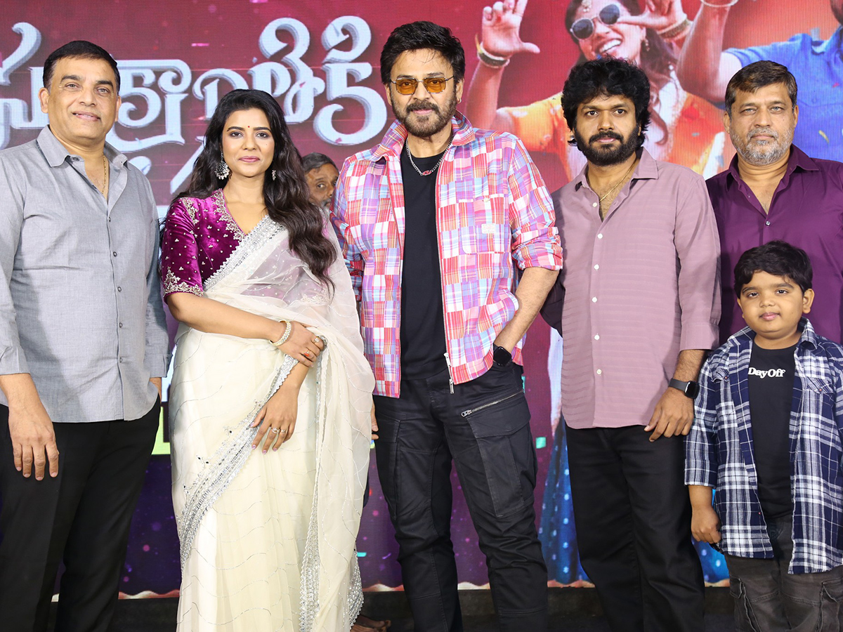 sankranthiki_20Vasthunam_20Success_20Celebration_20Stills_20photos_20goes_20viral_29.jpg 26