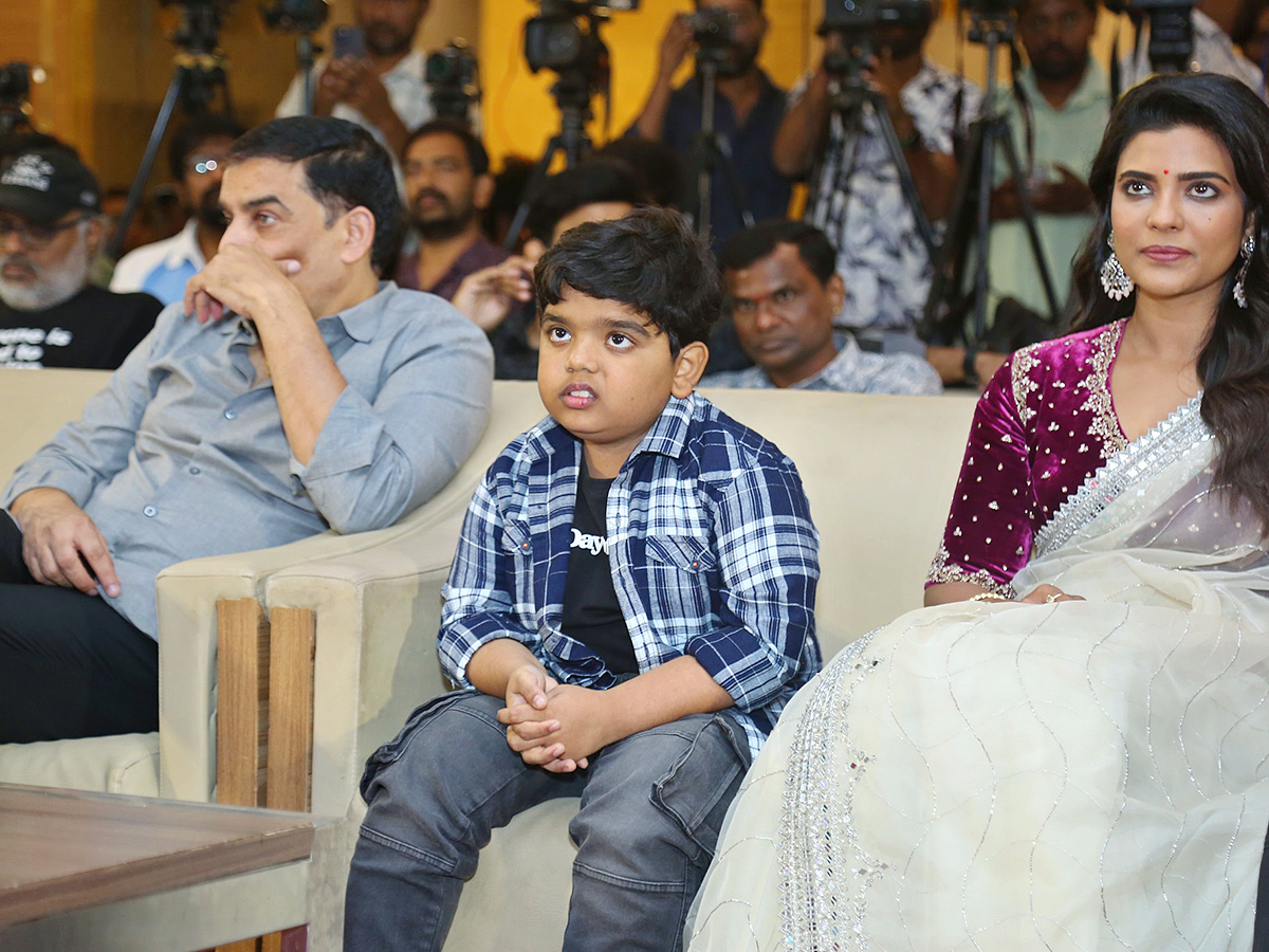sankranthiki_20Vasthunam_20Success_20Celebration_20Stills_20photos_20goes_20viral_30.jpg 27