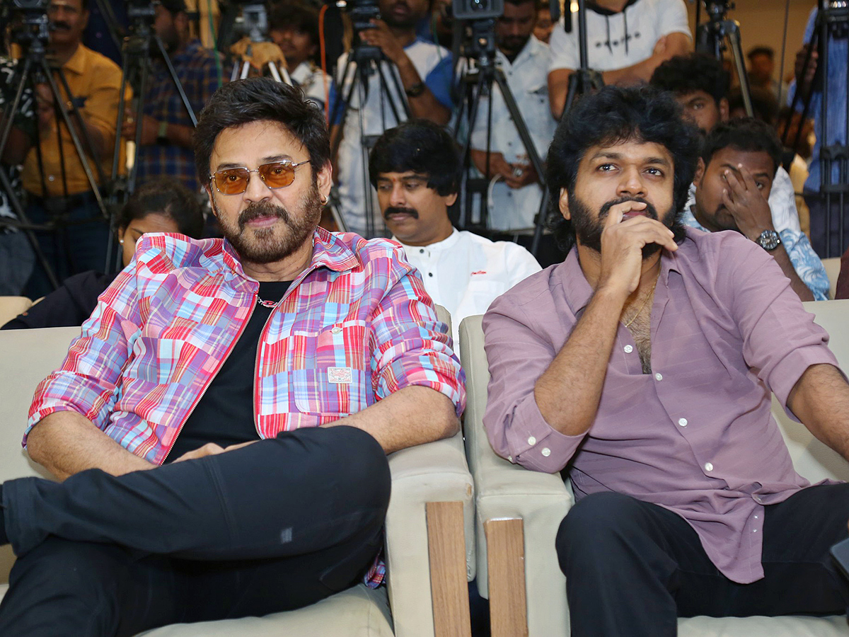 sankranthiki_20Vasthunam_20Success_20Celebration_20Stills_20photos_20goes_20viral_32.jpg 29