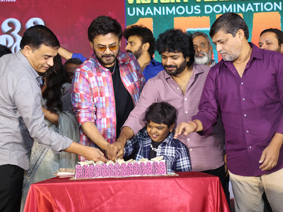 sankranthiki_20Vasthunam_20Success_20Celebration_20Stills_20photos_20goes_20viral_5_0.jpg 5