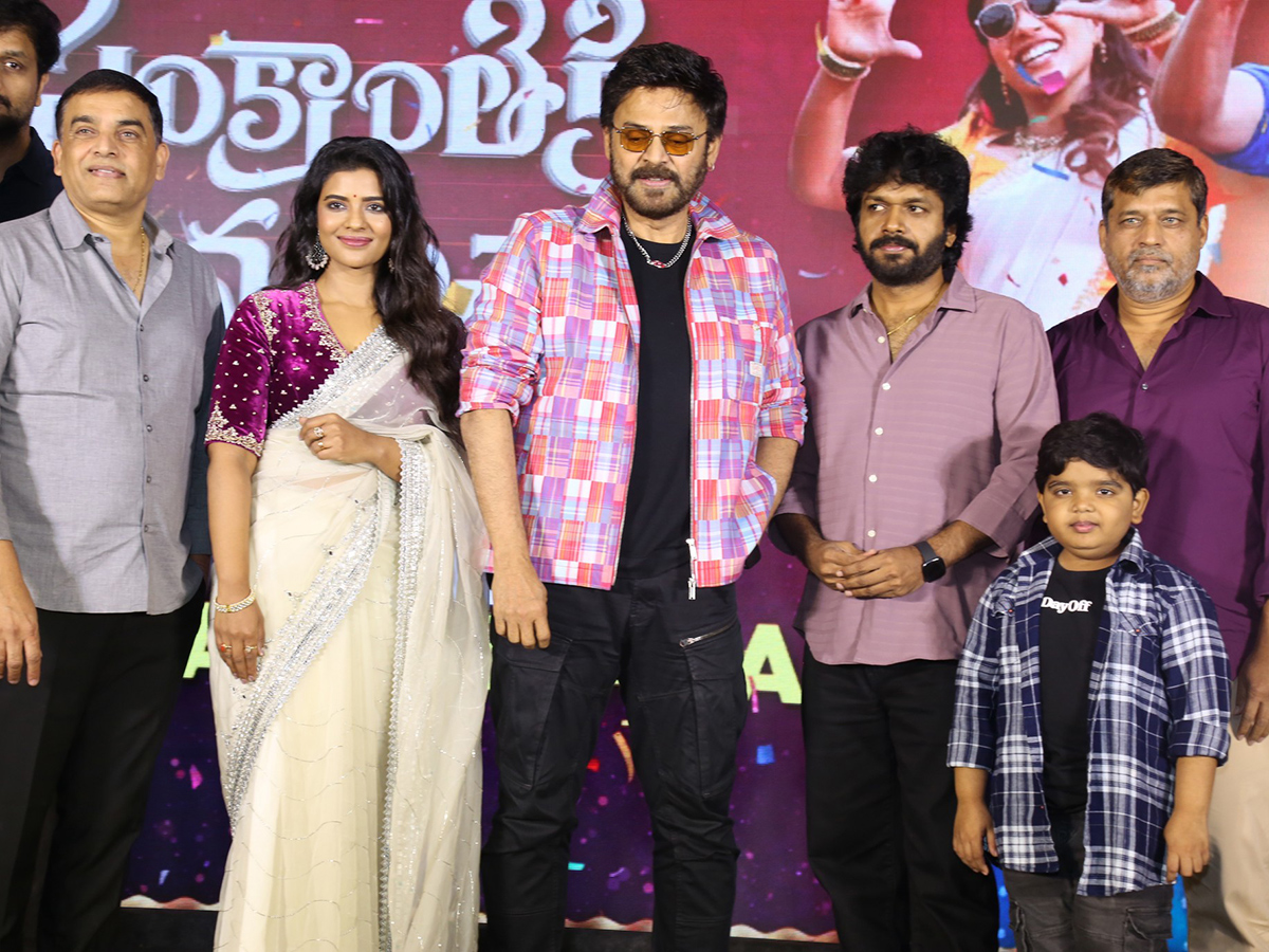 sankranthiki_20Vasthunam_20Success_20Celebration_20Stills_20photos_20goes_20viral_6_0.jpg 6