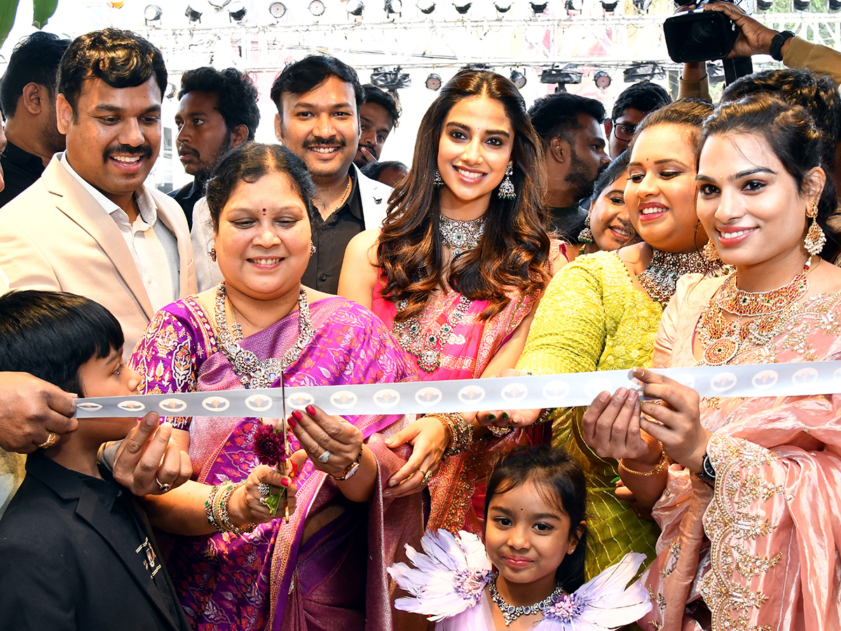 Actress_20Meenakshi_20Chaudhary_20At_20Vijayawada_2.jpg 2