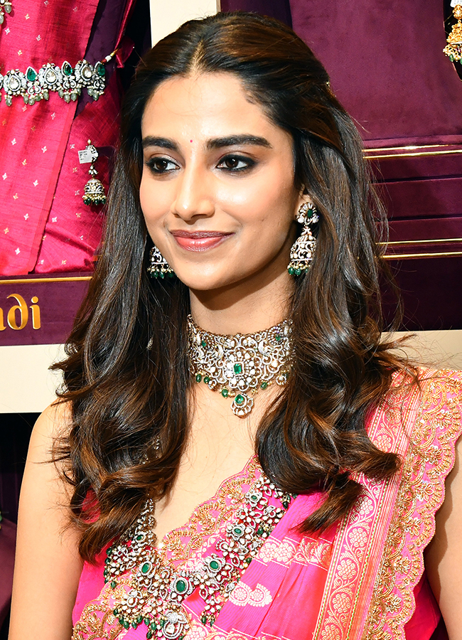 Actress_20Meenakshi_20Chaudhary_20At_20Vijayawada_7.jpg 7