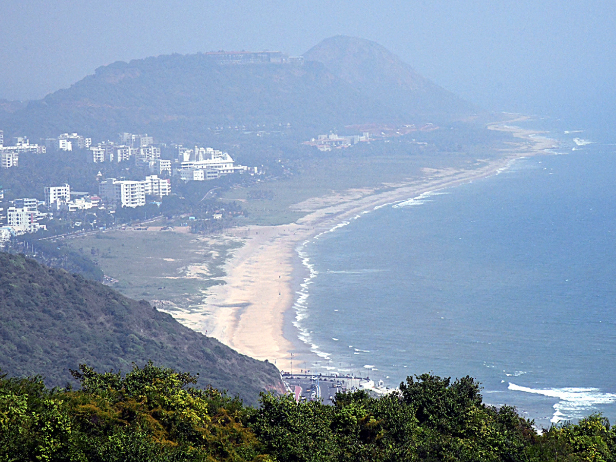 Huge_20Rush_20Of_20Tourists_20in_20Visakhapatnam_20Kailasagiri__20_2810_29.jpg 10