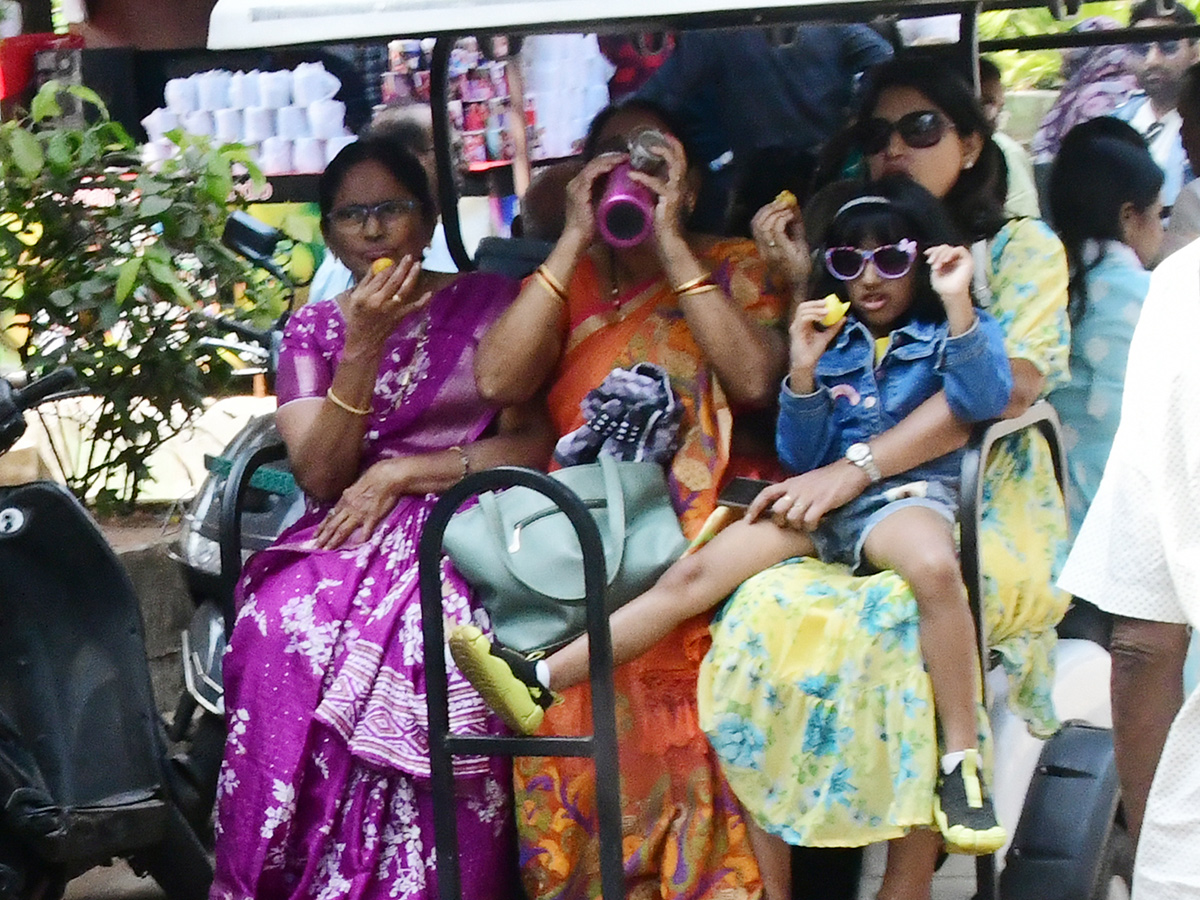 Huge_20Rush_20Of_20Tourists_20in_20Visakhapatnam_20Kailasagiri__20_2814_29.jpg 14