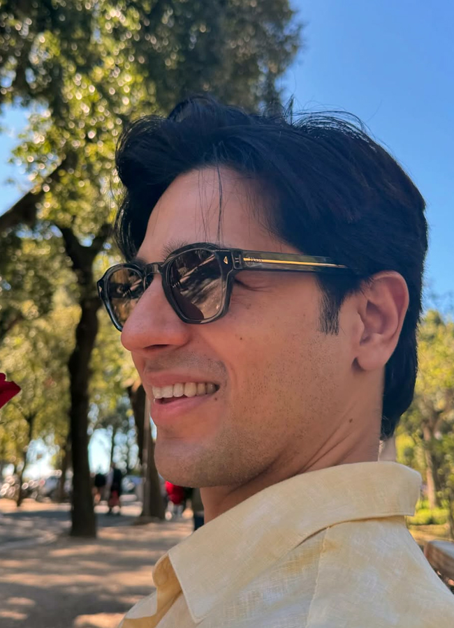 Kiara_20Advani_20vacation_20with_20Siddarth2.jpg 3