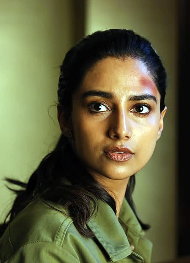 Meenakshi_20choudary12.jpg 14