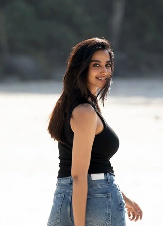 Meenakshi_20choudary14.jpg 15