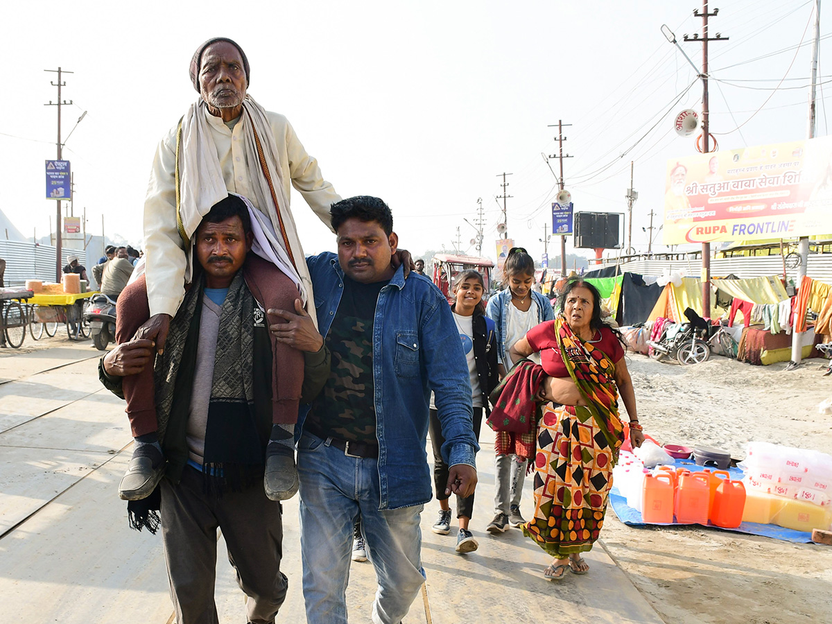mahakumbh_202025_20prayagraj_20photos__20_2811_29.jpg 11