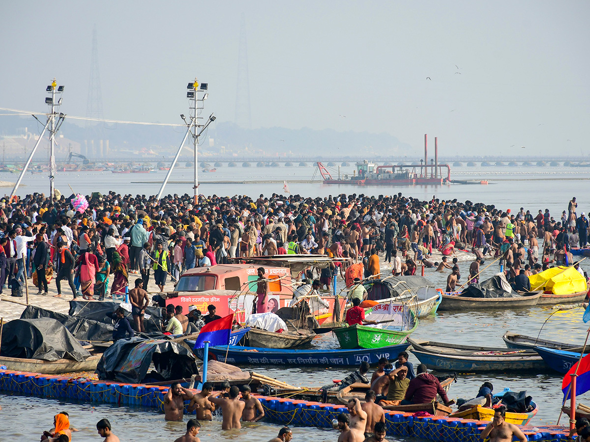 mahakumbh_202025_20prayagraj_20photos__20_2812_29.jpg 12