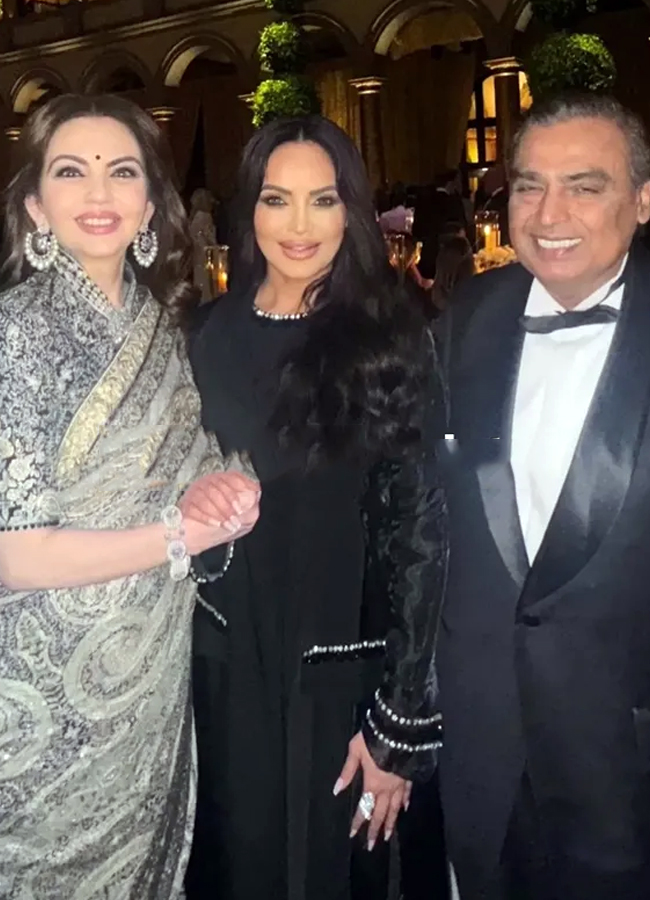 Nitha_20Ambani5.jpg 6