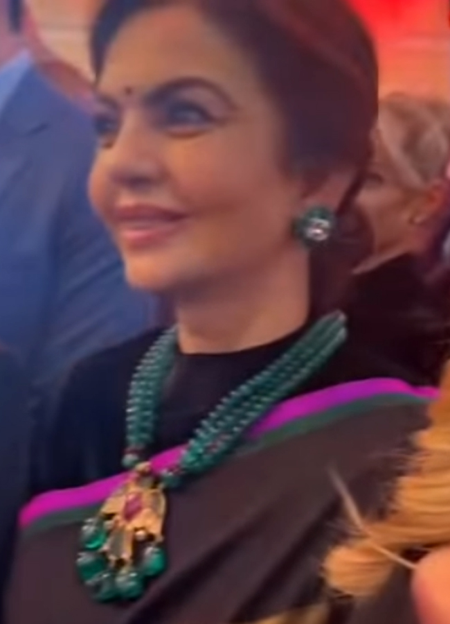 Nitha_20Ambani9.jpg 10