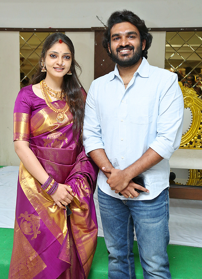 Photo_20Moment_20_20Kiran_20Abbavaram_20and_20wife_20announce_20pregnancy_20photos_20goes_20viral_12.jpg 12