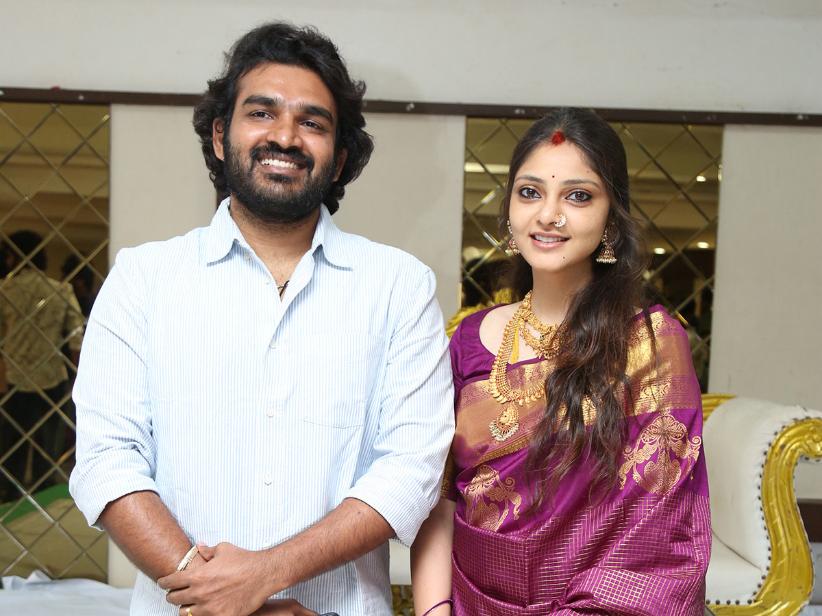 Photo_20Moment_20_20Kiran_20Abbavaram_20and_20wife_20announce_20pregnancy_20photos_20goes_20viral_2.jpg 2