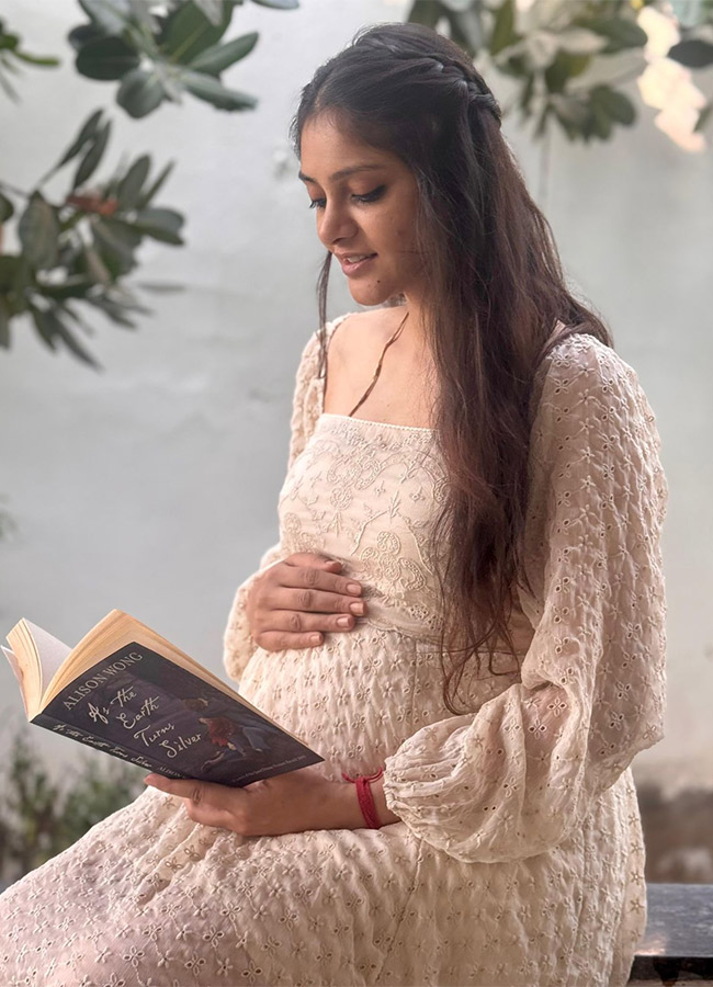 Photo_20Moment_20_20Kiran_20Abbavaram_20and_20wife_20announce_20pregnancy_20photos_20goes_20viral_4.jpg 4