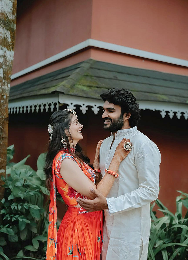 Photo_20Moment_20_20Kiran_20Abbavaram_20and_20wife_20announce_20pregnancy_20photos_20goes_20viral_6.jpg 6