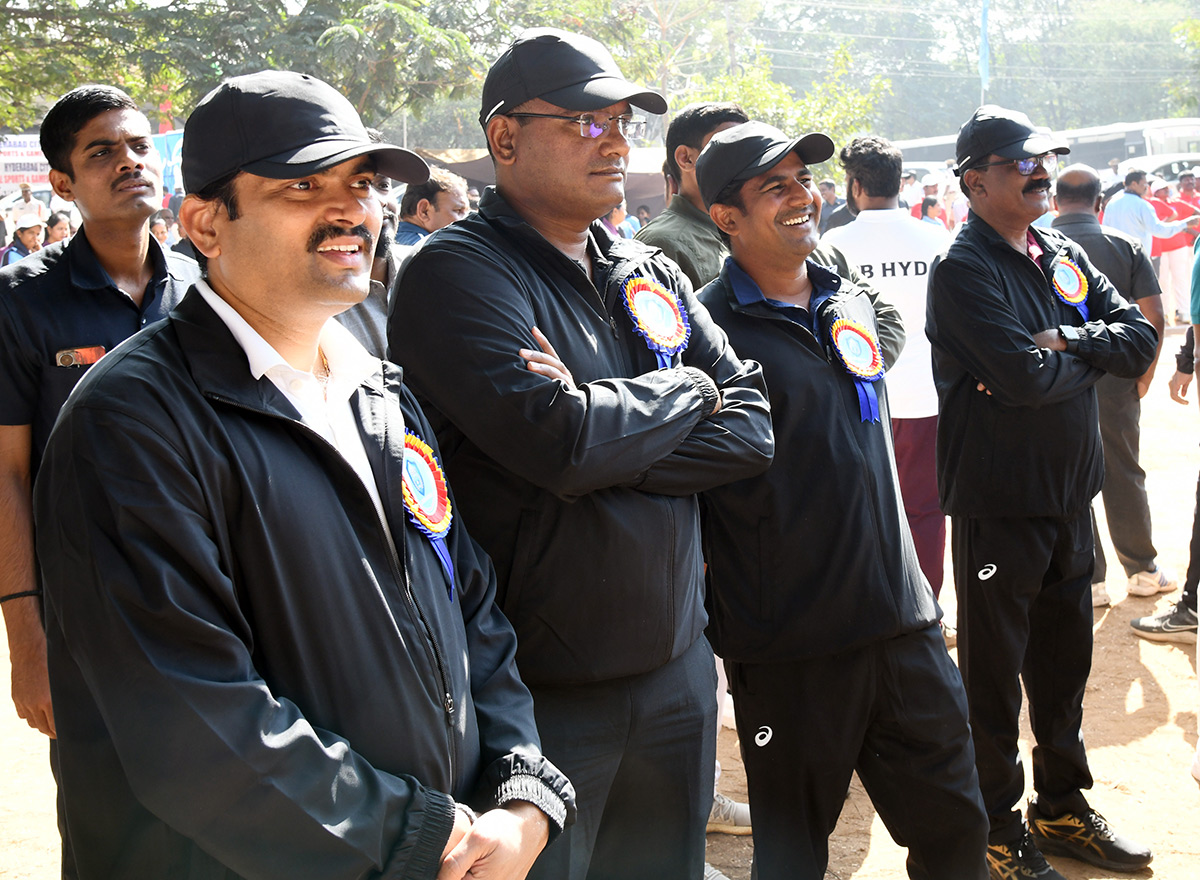 Saina_20Nehwal_2C_20CP_20CV_20Anand_20at_20Police_20Sports_20Meet_20Photos__20_287_29.jpg 7