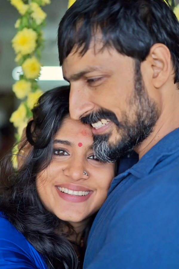Actor_20Harish_20Uthaman_20Shares_20Second_20wedding_20Anniversary_20Photos_20On_20SOcial_20Media_20_2828_29.jpg 29