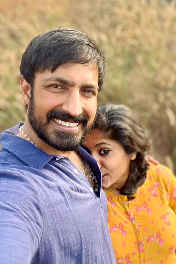 Actor_20Harish_20Uthaman_20Shares_20Second_20wedding_20Anniversary_20Photos_20On_20SOcial_20Media_20_2830_29.jpg 31