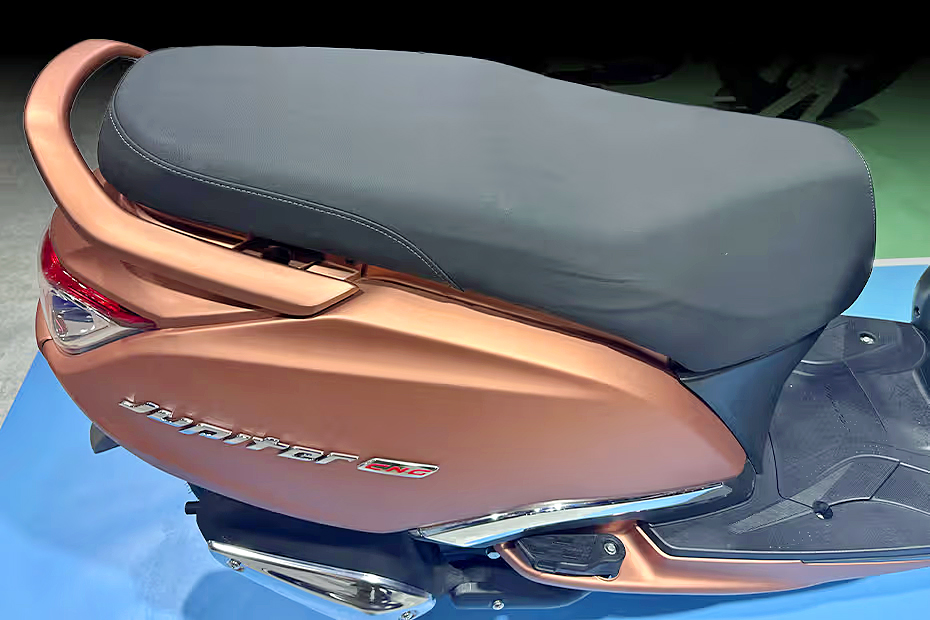 TVS_20Motor_20unveiled_20the_20world_20first_20CNG_20powered_20scooter_20TVS_20Jupiter_20125_20CNG_20at_20the_20Bharat_20Mobility_20Global_20Expo_202025__20_286_29.jpg 6