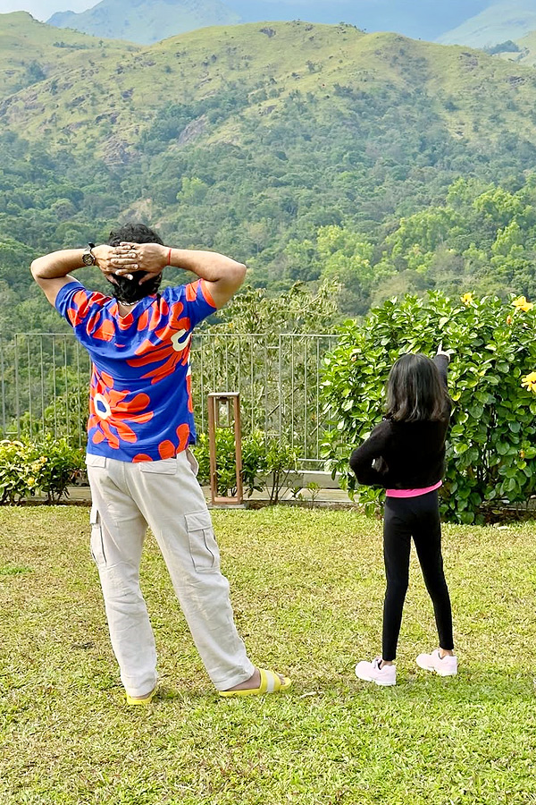 Anchor_20Ravi_20Enjoying_20a_20Family_20Vacation_20In_20Kerala_20Photos_20Viral_20_2814_29.jpg 15