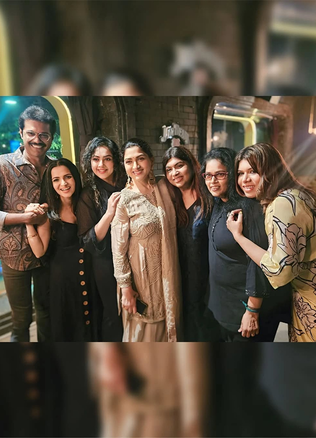 Khushbu_20hosts_20birthday_20bash_20for_20Sundar_20C_20photos_20goes_20viral__20_2829_29.jpg 29
