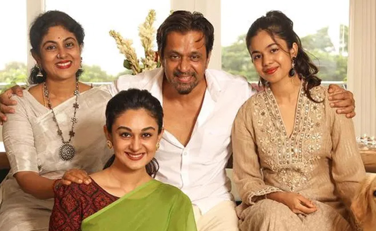 Telugu_20actors_20and_20their_20beautiful_20daughters_20Photos_20_285_29.jpg 15