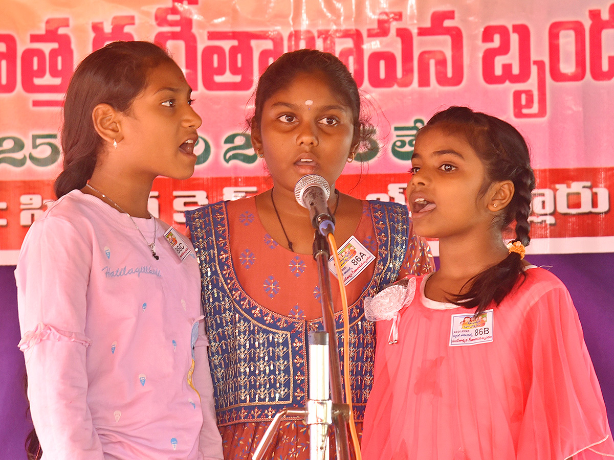 Eluru_20Children_26_23039_3Bs_20Festival_20Celebrated_20with_20Grandeur_20Photos__20_282_29.jpg 2