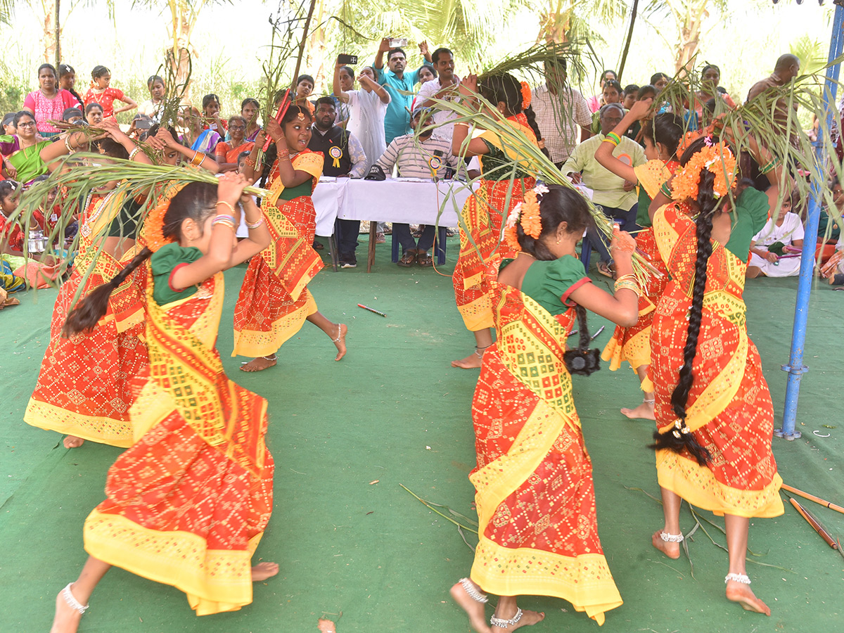 Eluru_20Children_26_23039_3Bs_20Festival_20Celebrated_20with_20Grandeur_20Photos__20_284_29.jpg 4