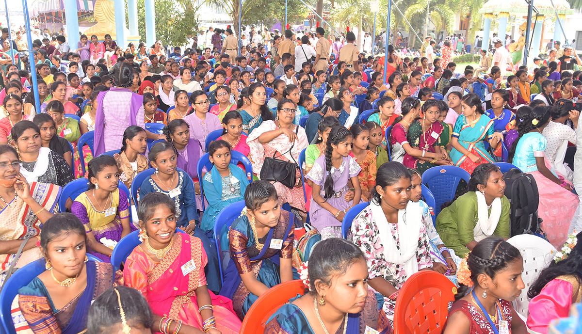 Eluru_20Children_26_23039_3Bs_20Festival_20Celebrated_20with_20Grandeur_20Photos__20_289_29.jpg 9