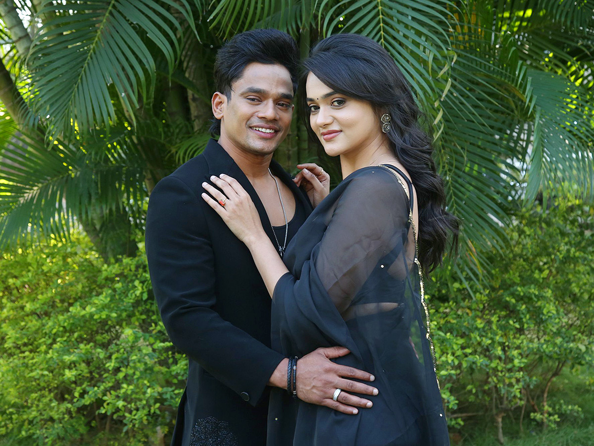 Mehaboob_20Dil_20Se_20And_20Sri_20Satya_20Nuvve_20Kavali_20Song_20Launch__20_2819_29.jpg 19
