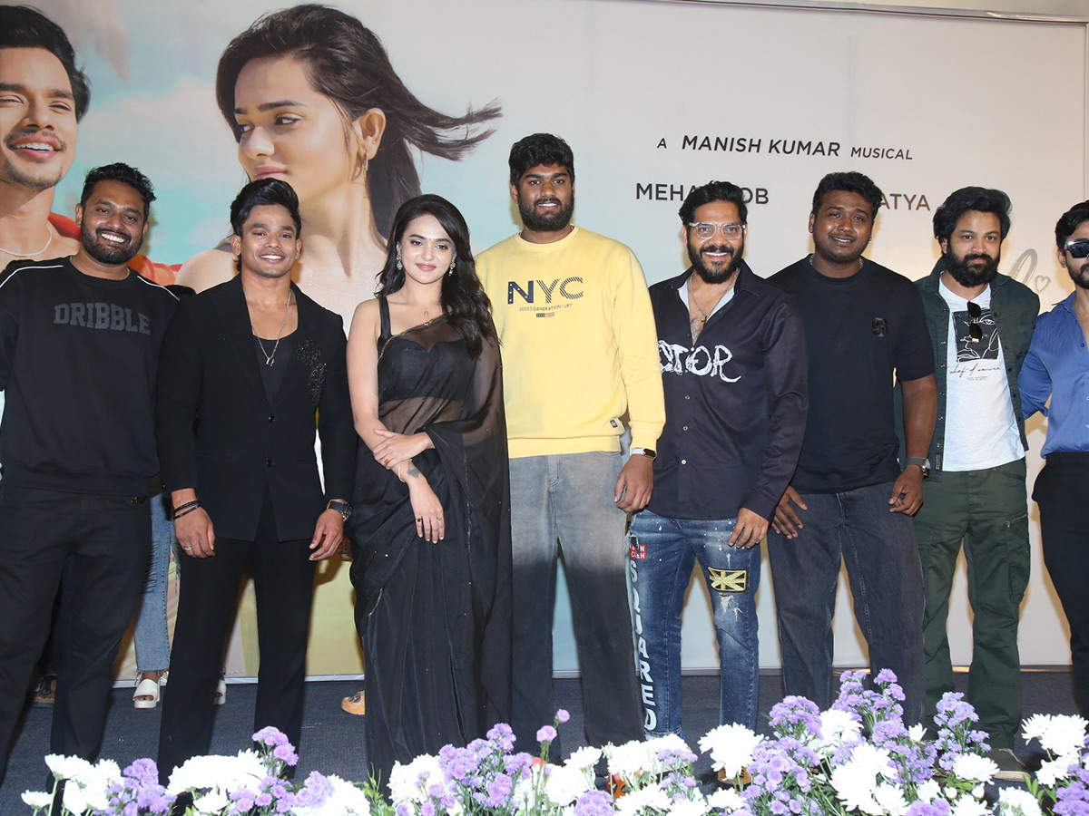 Mehaboob_20Dil_20Se_20And_20Sri_20Satya_20Nuvve_20Kavali_20Song_20Launch__20_284_29.jpg 4