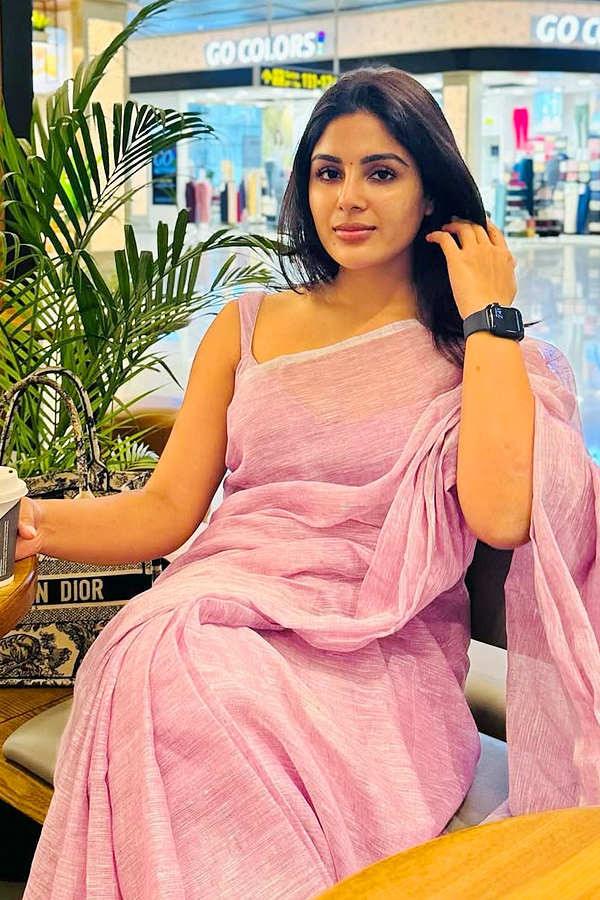 Samyuktha_20Menon_20Cast_20as_20Heroine_20in_20Balakrishna_20Akhanda_202_20Movie_20Photos_20_2816_29.jpg 12