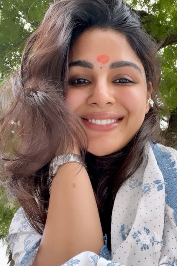 Samyuktha_20Menon_20Cast_20as_20Heroine_20in_20Balakrishna_20Akhanda_202_20Movie_20Photos_20_2824_29.jpg 19