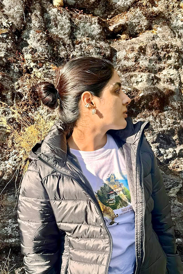 Samyuktha_20Menon_20Cast_20as_20Heroine_20in_20Balakrishna_20Akhanda_202_20Movie_20Photos_20_2827_29.jpg 22