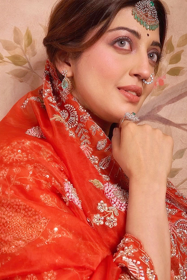 Actress_20Pranitha_20daughter_20Arna_20naming_20ceremony_20Beautiful_20Photos_20_2810_29.jpg 12
