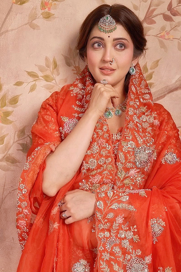 Actress_20Pranitha_20daughter_20Arna_20naming_20ceremony_20Beautiful_20Photos_20_283_29.jpg 7