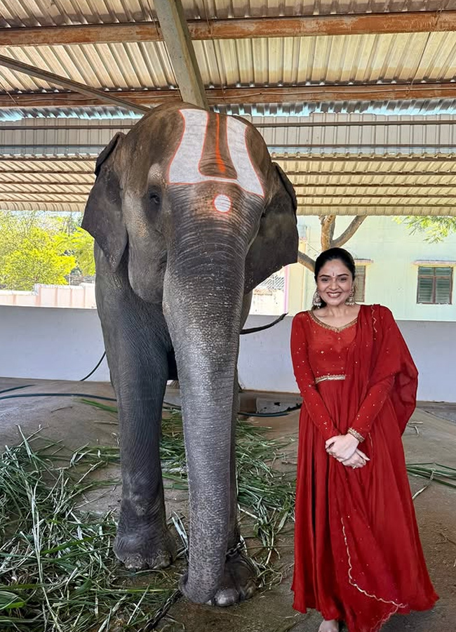 Srimukhi_20in_20tirumala10.jpg 11