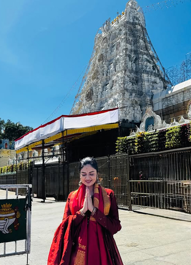 Srimukhi_20in_20tirumala2.jpg 3