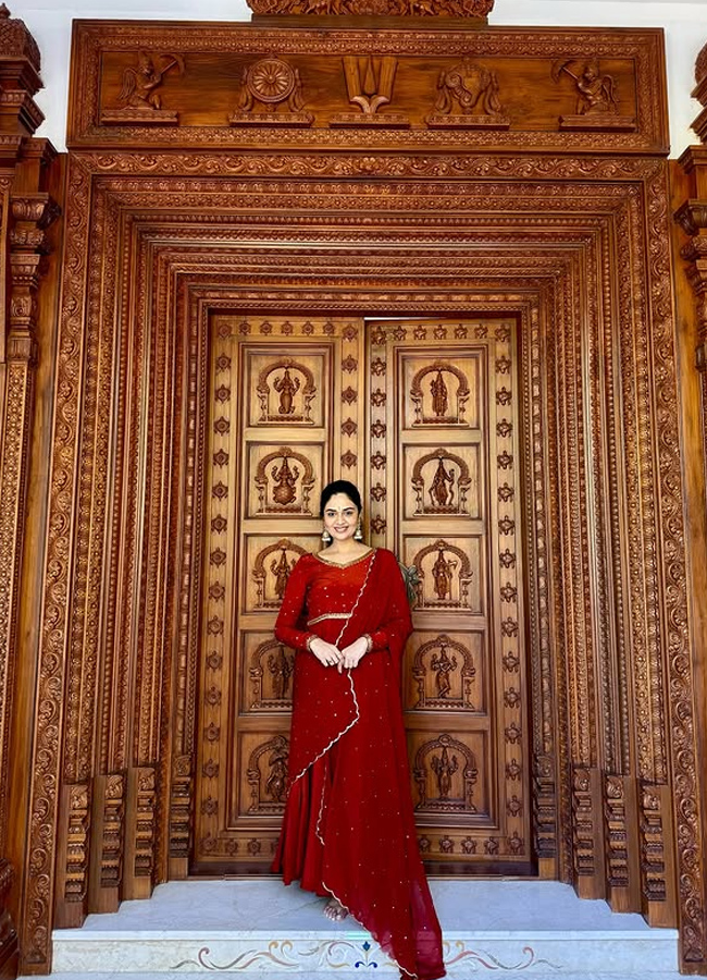 Srimukhi_20in_20tirumala3.jpg 4