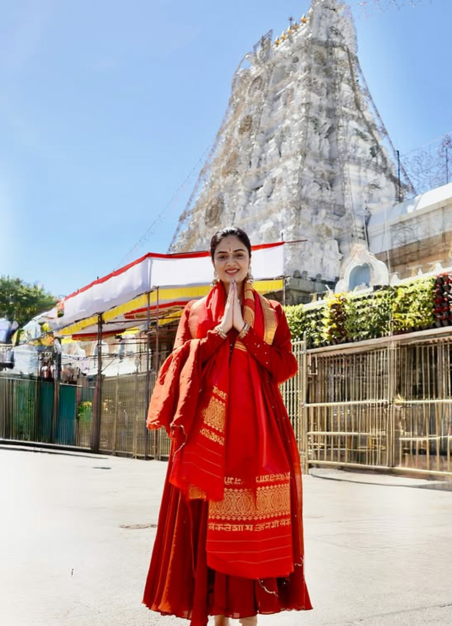 Srimukhi_20in_20tirumala5.jpg 6