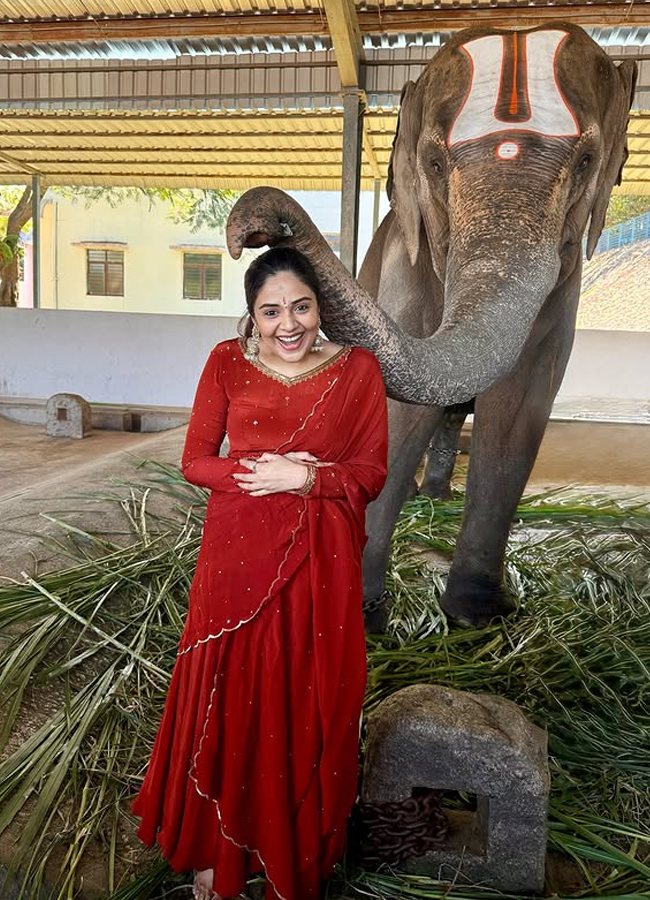Srimukhi_20in_20tirumala6.jpg 7