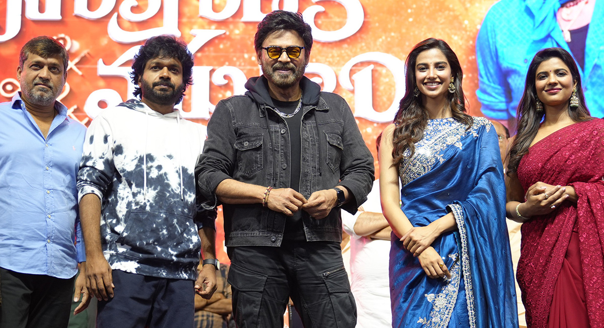 Sankranthiki_20Vasthunnam_20Movie_20Success_20Meet_20at_20Bhimavaram__20_2831_29.jpg 31