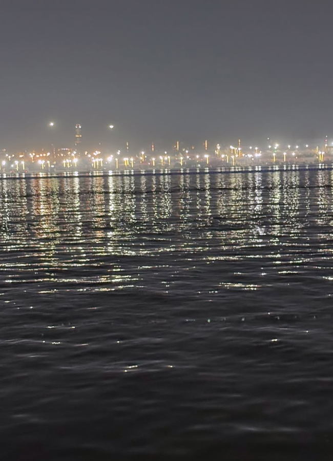 Suresh_20raina_20at_20mahakumbh10_0.jpg 11