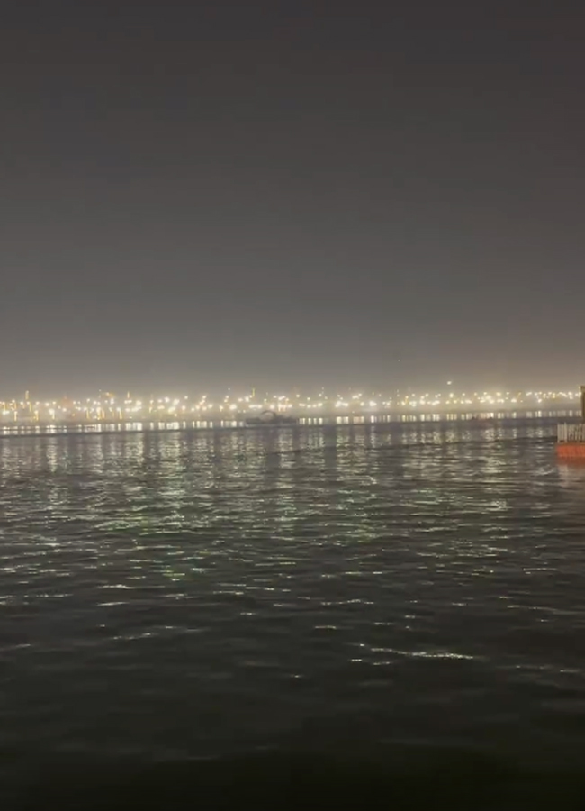 Suresh_20raina_20at_20mahakumbh12_0.jpg 13