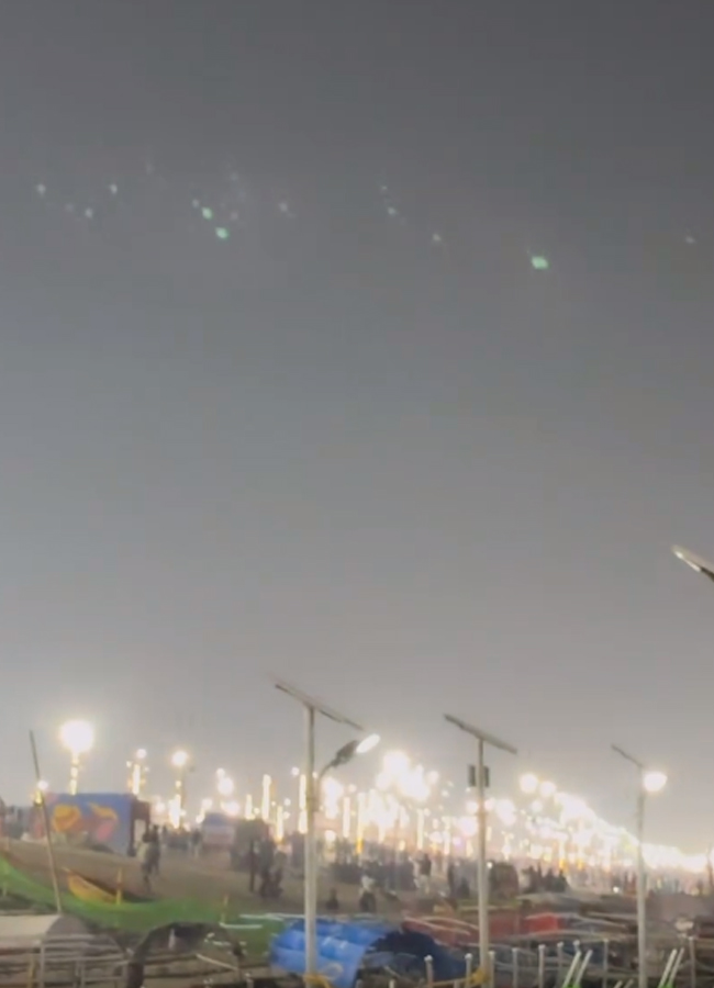 Suresh_20raina_20at_20mahakumbh13_0.jpg 14
