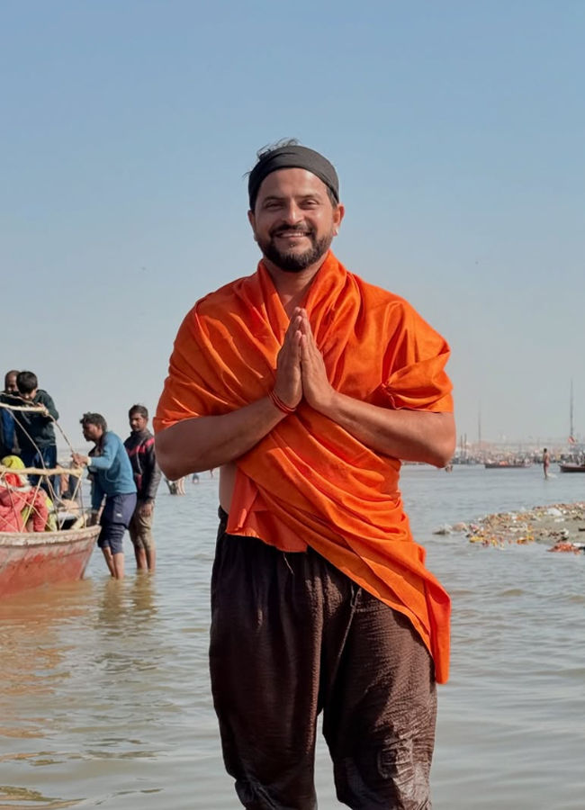 Suresh_20raina_20at_20mahakumbh15_0.jpg 16